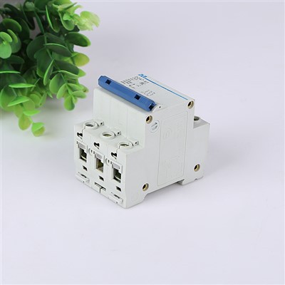 מפסק חשמל MCB